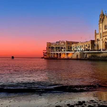 Stunning 3br With Marina Views Apartment