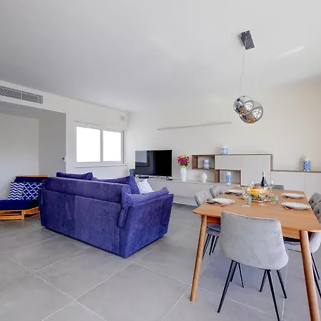 Stunning 3br With Marina Views Apartment *