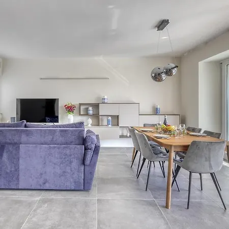 Apartment Stunning 3br With Marina Views *