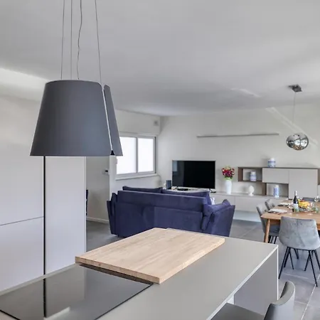 Stunning 3br With Marina Views