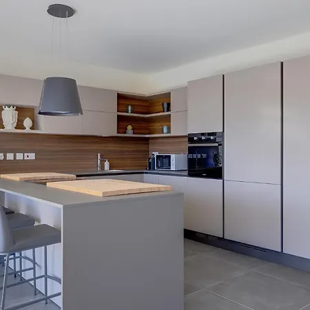 Apartment Stunning 3br With Marina Views *