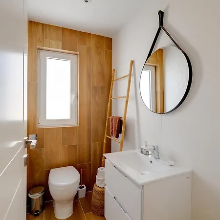 Stunning 3br With Marina Views Apartment *