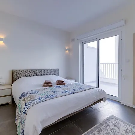 Stunning 3br With Marina Views