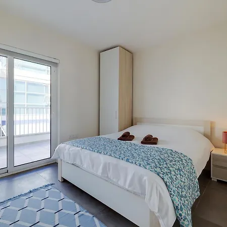 Stunning 3br With Marina Views