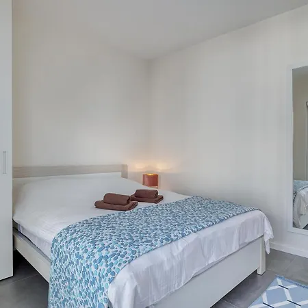 Apartment Stunning 3br With Marina Views